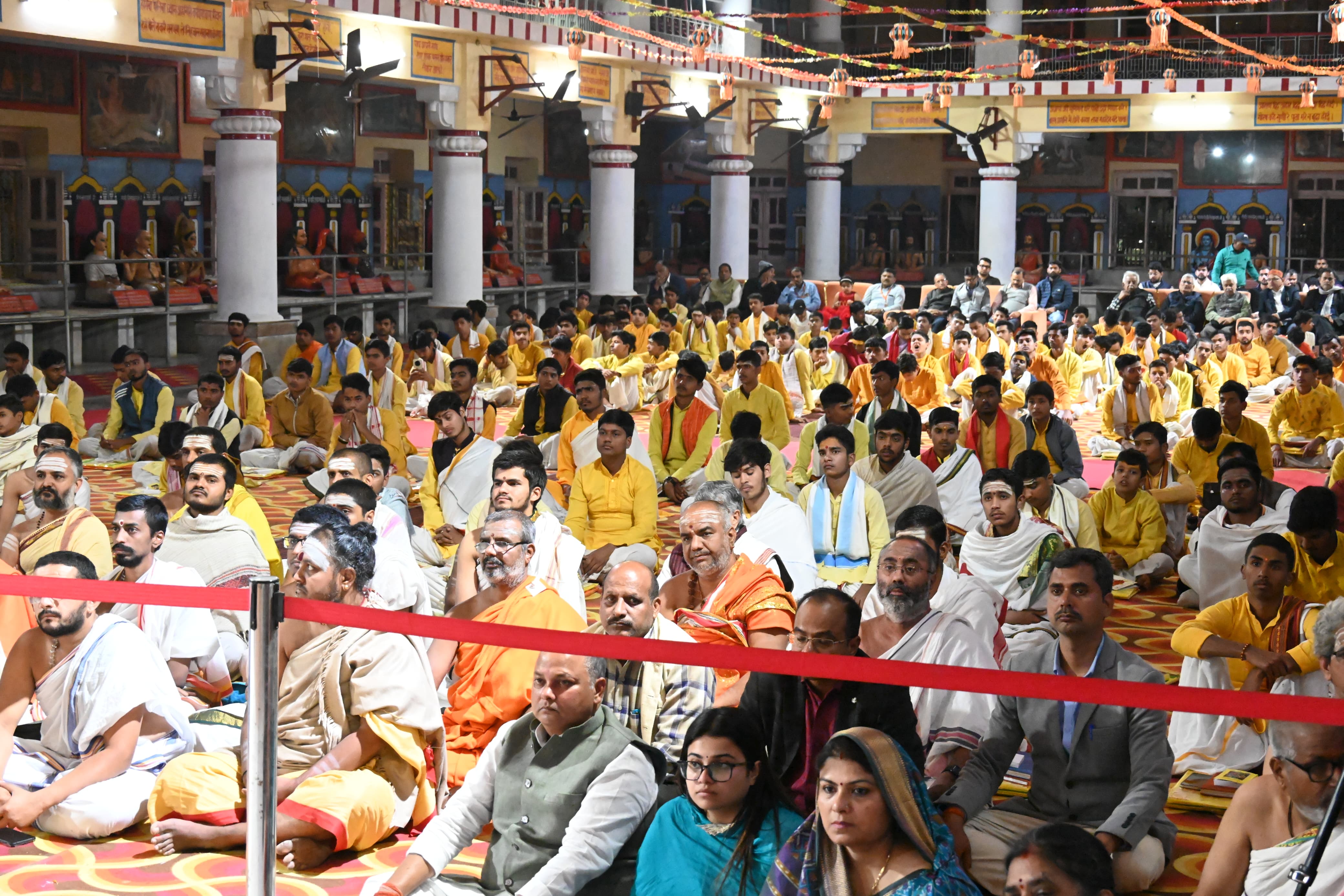 गोरखनाथ मंदिर के महंत दिग्विजयनाथ स्मृति भवन में हुआ श्रृंगेरी शारदा पीठ के जगद्गुरु शंकराचार्य विधुशेखर भारती जी का शंकर वचन कार्यक्रम* गोरखनाथ मंदिर के महंत दिग्विजयनाथ स्मृति भवन में हुआ श्रृंगेरी शारदा पीठ के जगद्गुरु शंकराचार्य विधुशेखर भारती जी का शंकर वचन कार्यक्रम*