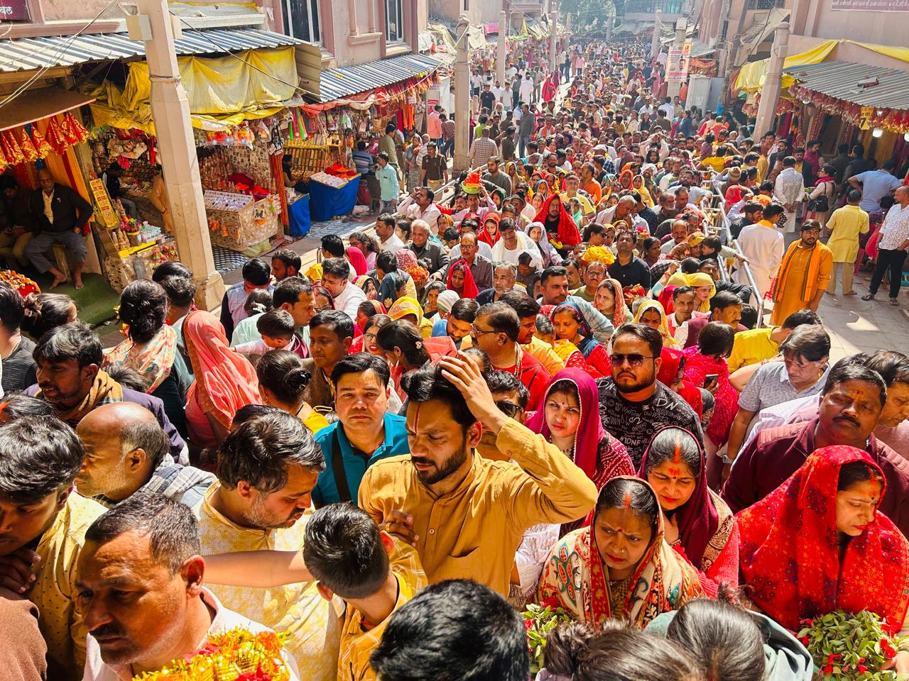 महाकुंभ पलट प्रवाह, मां विंध्यवासिनी के दरबार में उमड़ा आस्था का सैलाब महाकुंभ पलट प्रवाह, मां विंध्यवासिनी के दरबार में उमड़ा आस्था का सैलाब