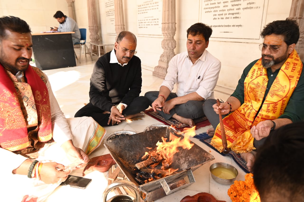 काशी विश्वनाथ धाम में हवन पूजन काशी विश्वनाथ धाम में हवन पूजन