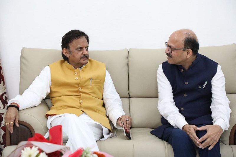 उप मुख्यमंत्री शुक्ल से कुलगुरू प्रो. कुड़रिया ने की सौजन्य भेंट उप मुख्यमंत्री शुक्ल से कुलगुरू प्रो. कुड़रिया ने की सौजन्य भेंट