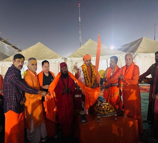 महाकुम्भ में पहुंचे पाकिस्तान कराची स्थित हनुमान मंदिर के श्री महंत रामनाथ मिश्र महाकुम्भ में पहुंचे पाकिस्तान कराची स्थित हनुमान मंदिर के श्री महंत रामनाथ मिश्र