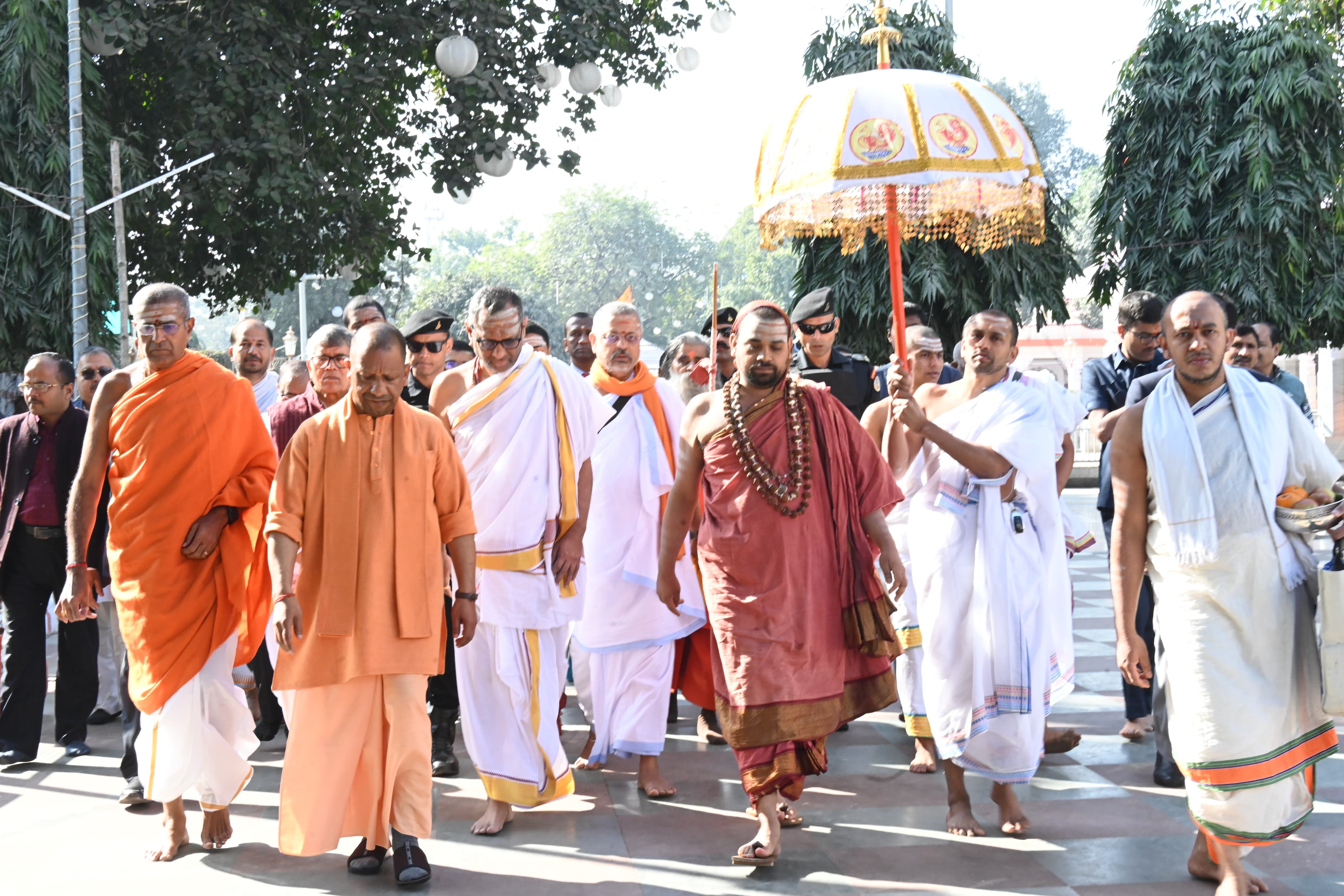 **गुरुवार को गोरखनाथ मंदिर से विदा हुए श्रृंगेरी शारदा पीठ के जगद्गुरु शंकराचार्य विधुशेखर भारती जी* **गुरुवार को गोरखनाथ मंदिर से विदा हुए श्रृंगेरी शारदा पीठ के जगद्गुरु शंकराचार्य विधुशेखर भारती जी*