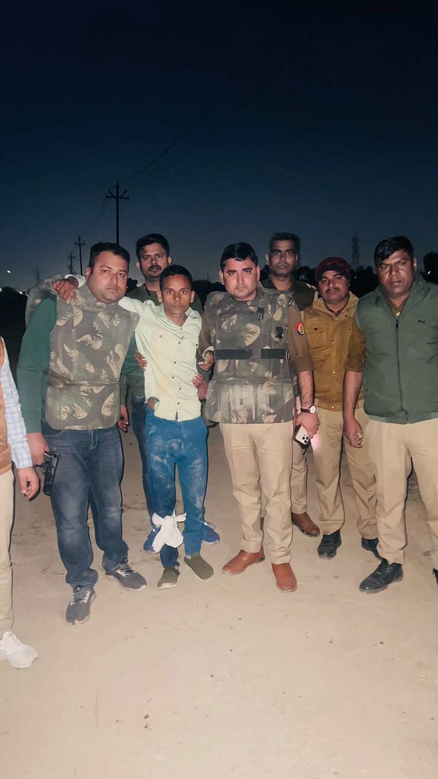 पुलिस की गिरफ्त में शातिर चोर पुलिस की गिरफ्त में शातिर चोर