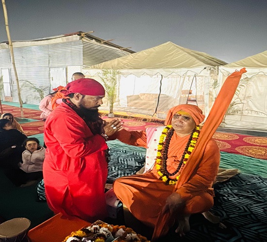महाकुम्भ में पहुंचे पाकिस्तान कराची स्थित हनुमान मंदिर के श्री महंत रामनाथ मिश्र महाकुम्भ में पहुंचे पाकिस्तान कराची स्थित हनुमान मंदिर के श्री महंत रामनाथ मिश्र