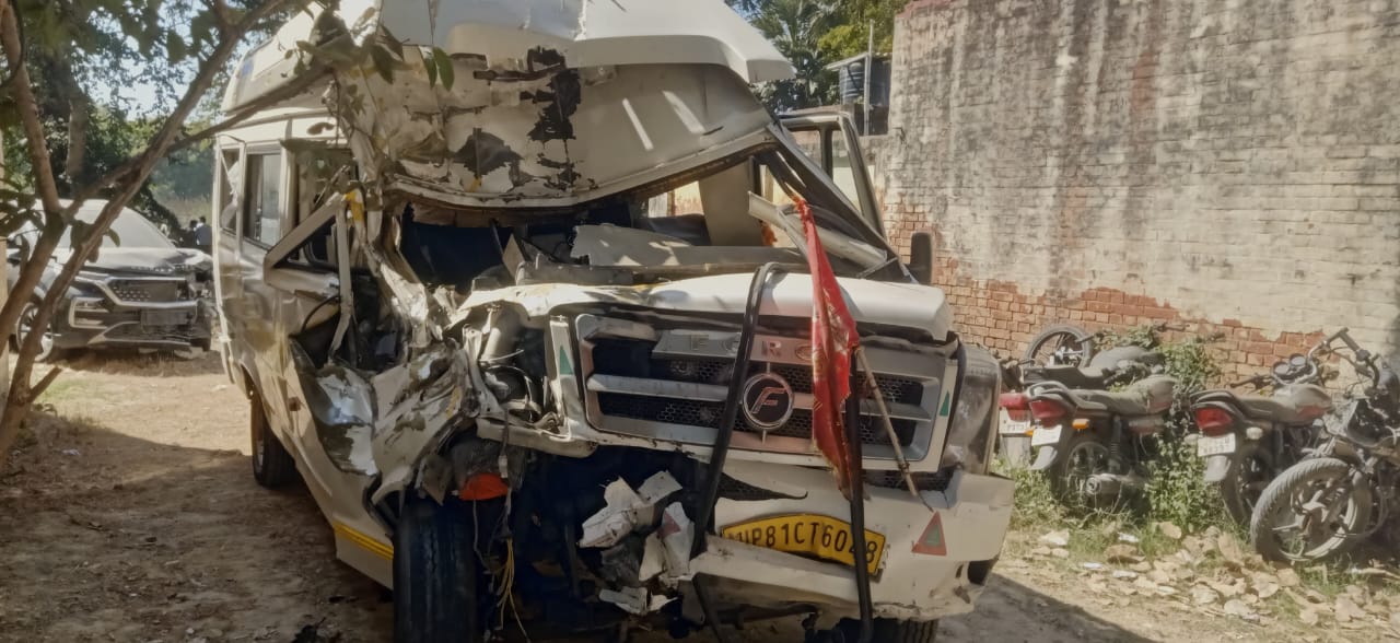 प्रयागराज से श्रद्धालुओं को लेकर अयोध्या जा रही मिनी बस ट्रेलर से टकराई दो की मौत 12 घायल प्रयागराज से श्रद्धालुओं को लेकर अयोध्या जा रही मिनी बस ट्रेलर से टकराई दो की मौत 12 घायल