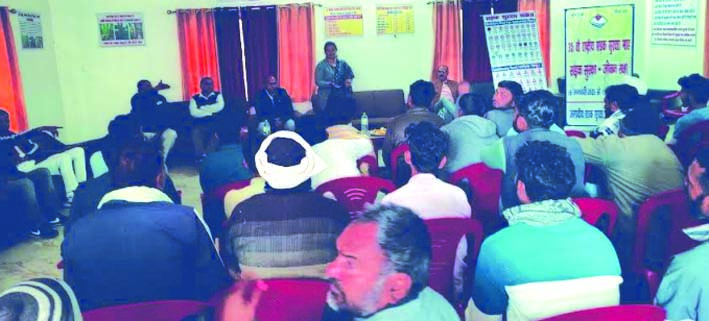 सड़क सुरक्षा नियमों की दी जानकारी सड़क सुरक्षा नियमों की दी जानकारी