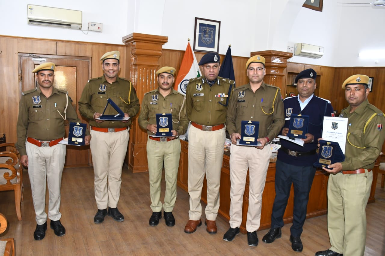 कांस्टेबल ऑफ द मंथ अवार्ड से छह पुलिसकर्मी सम्मानित कांस्टेबल ऑफ द मंथ अवार्ड से छह पुलिसकर्मी सम्मानित