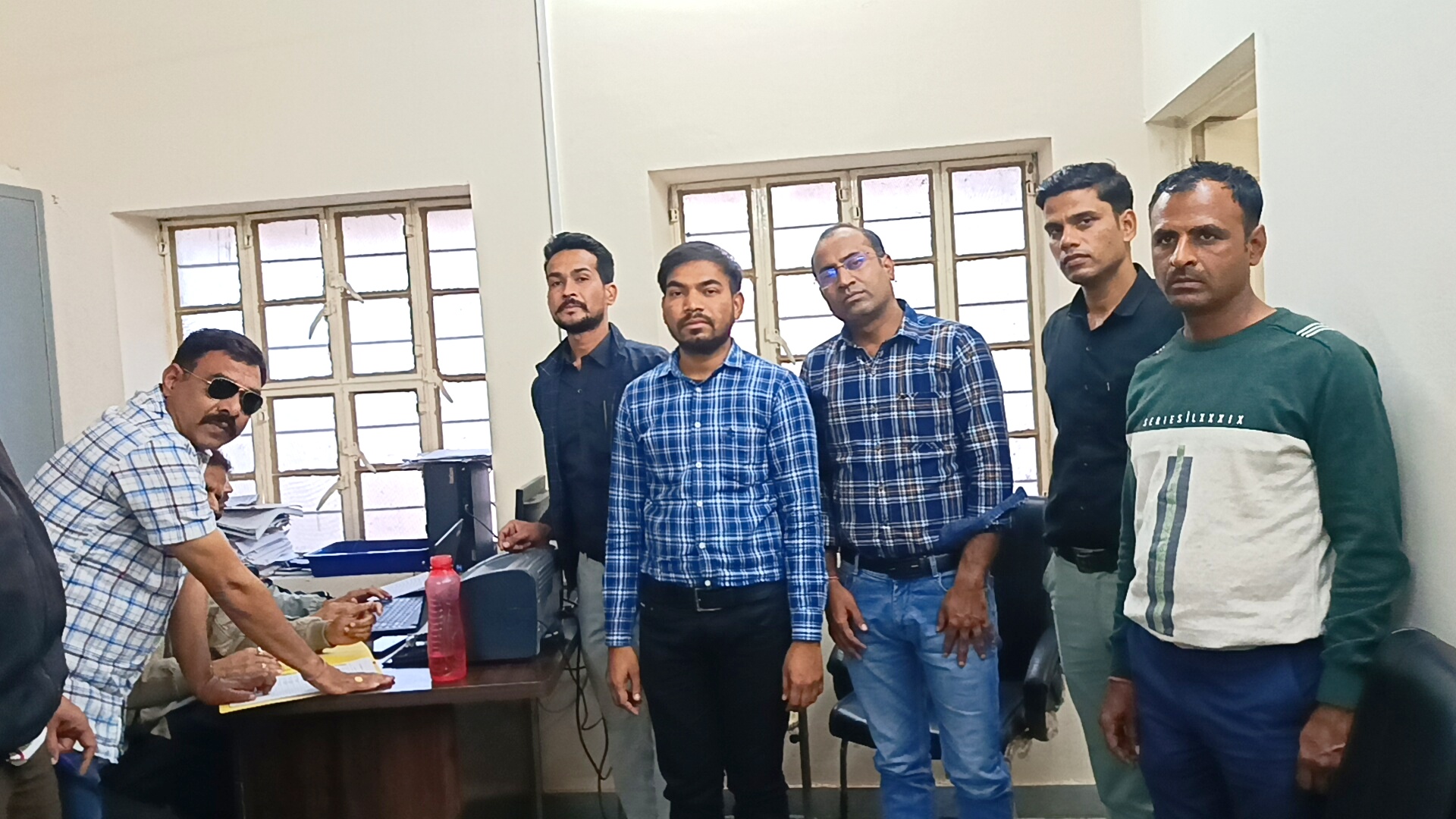 भीलवाड़ा में सहायक अभियंता व वाणिज्यिक सहायक रिश्वत लेते गिरफ्तार भीलवाड़ा में सहायक अभियंता व वाणिज्यिक सहायक रिश्वत लेते गिरफ्तार
