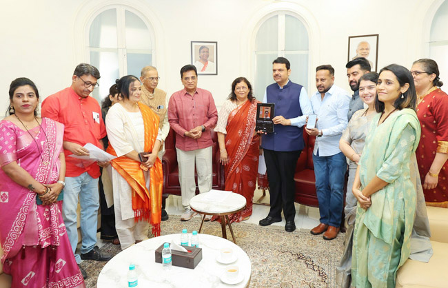 गुरुवार को अग्निशिखा ऑडियोबुक और ई-बुक का लोकार्पण मुख्यमंत्री देवेंद्र फडणवीस व लेखिका मेधा किरीट सहित अन्य। गुरुवार को अग्निशिखा ऑडियोबुक और ई-बुक का लोकार्पण मुख्यमंत्री देवेंद्र फडणवीस व लेखिका मेधा किरीट सहित अन्य।