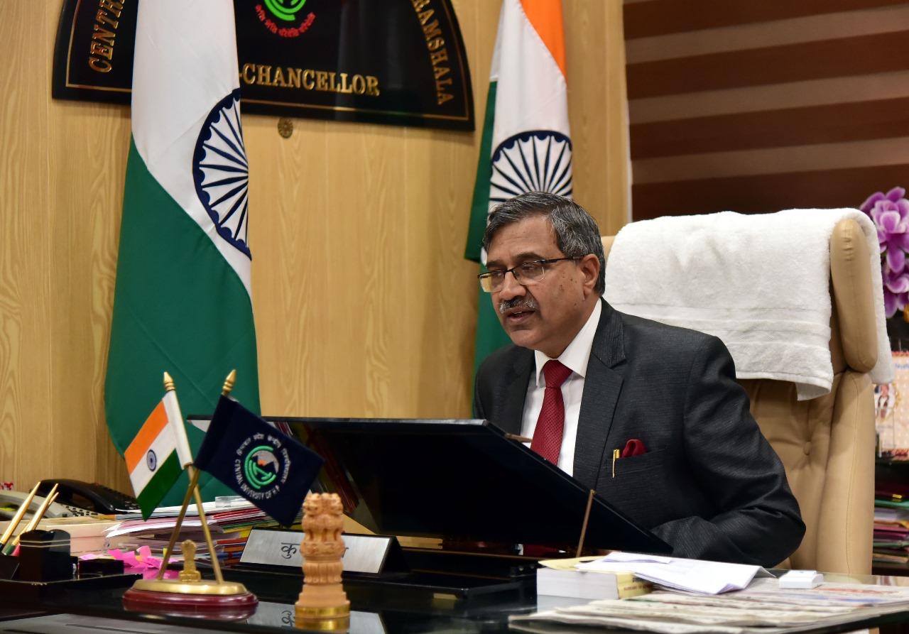 कुलपति प्रो एसपी बंसल। कुलपति प्रो एसपी बंसल।