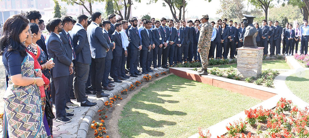 अपनी सेना काे जानाे पहल के तहत कॉलेज के विद्यार्थियों ने किया जयपुर मिलिट्री स्टेशन का दौरा अपनी सेना काे जानाे पहल के तहत कॉलेज के विद्यार्थियों ने किया जयपुर मिलिट्री स्टेशन का दौरा