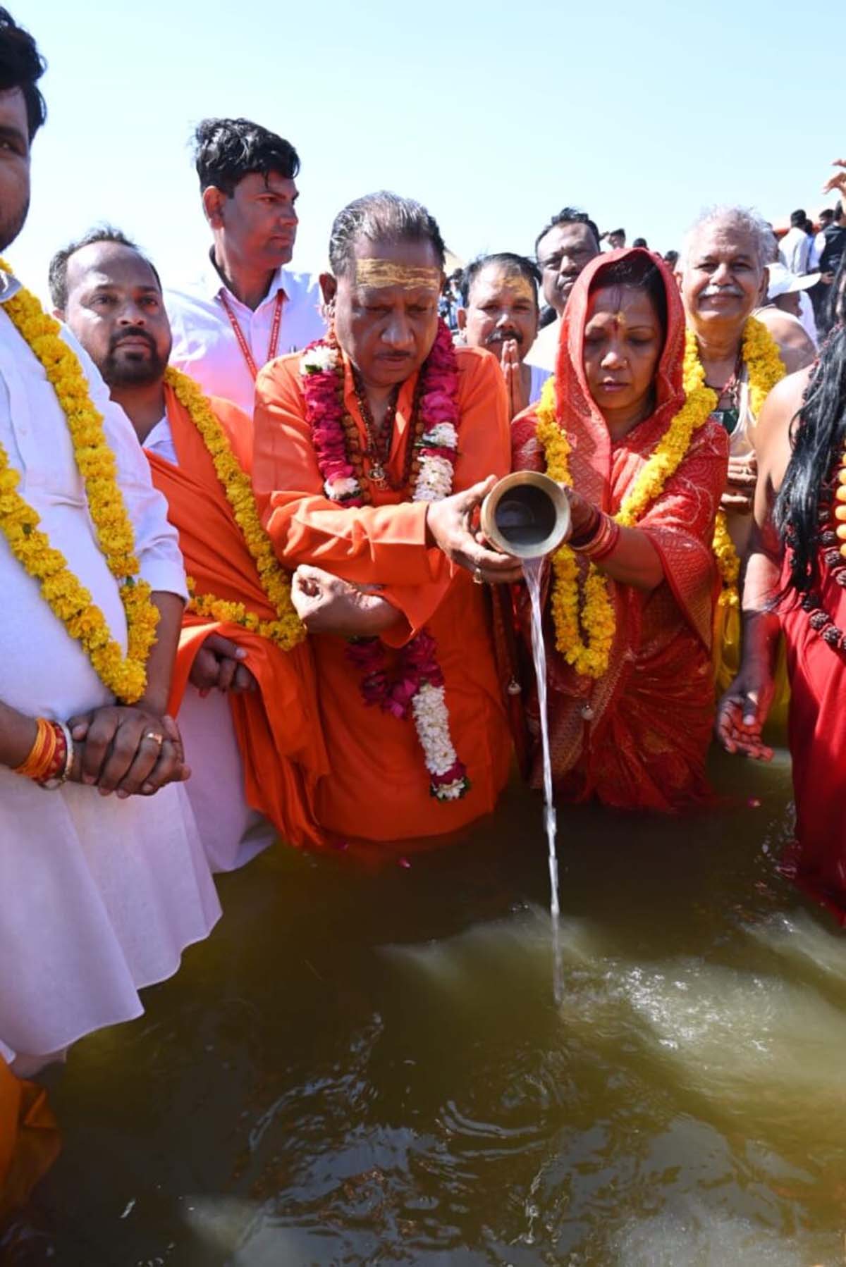 मुख्यमंत्री विष्णुदेव साय और उनकी धर्मत्नी काैशल्या साय