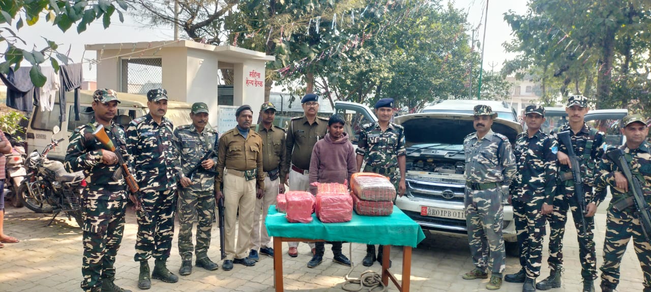 बरामद गांजा व टाटा सफारी के तस्कर व एसएसबी के जवान