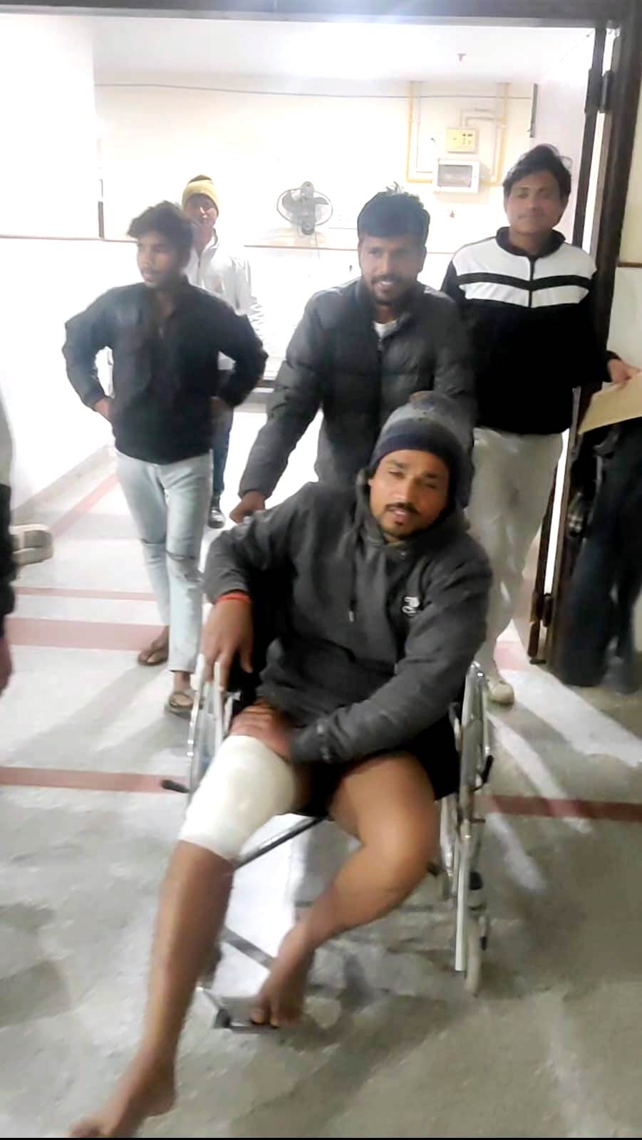 गौ तस्करों की फायरिंग में बजरंग दल के कार्यकर्ता को गोली लगी गौ तस्करों की फायरिंग में बजरंग दल के कार्यकर्ता को गोली लगी