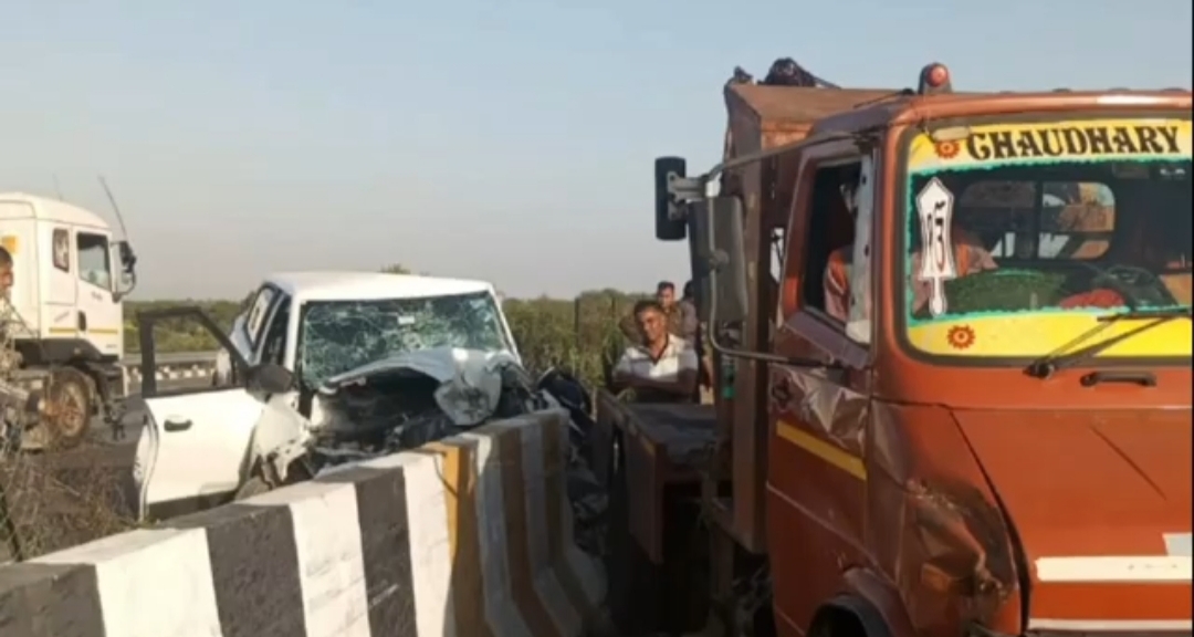 दुर्घटनाग्रस्त कार दुर्घटनाग्रस्त कार
