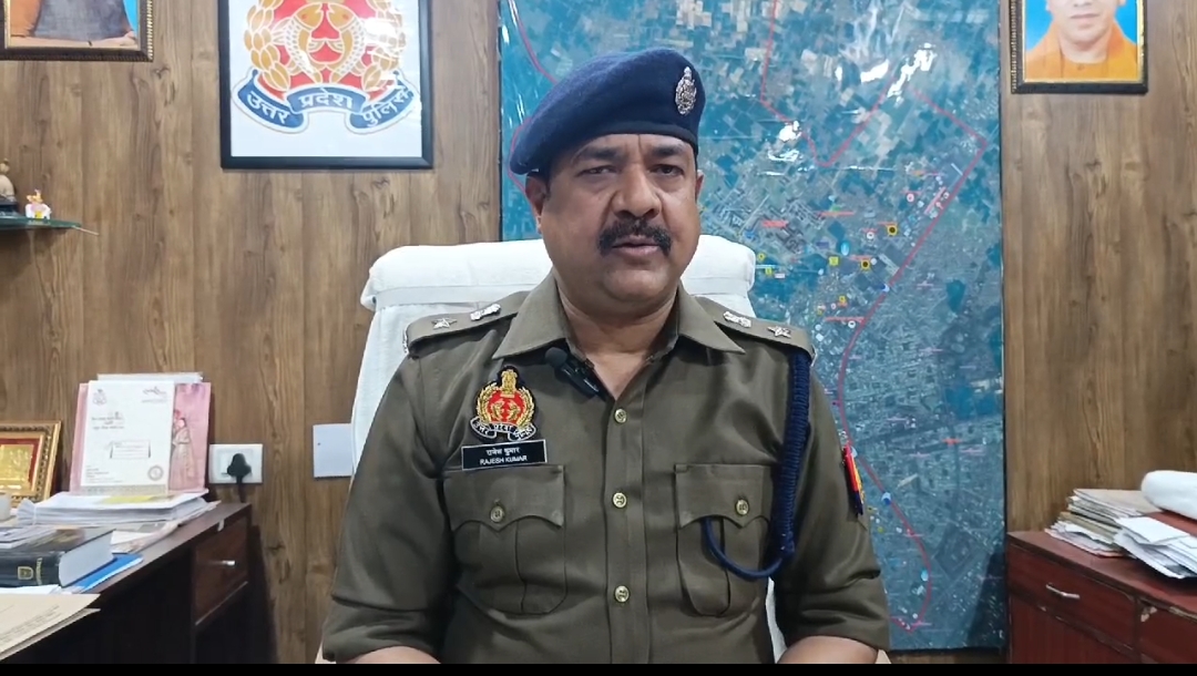 घटना की जानकारी देते डीसीपी घटना की जानकारी देते डीसीपी