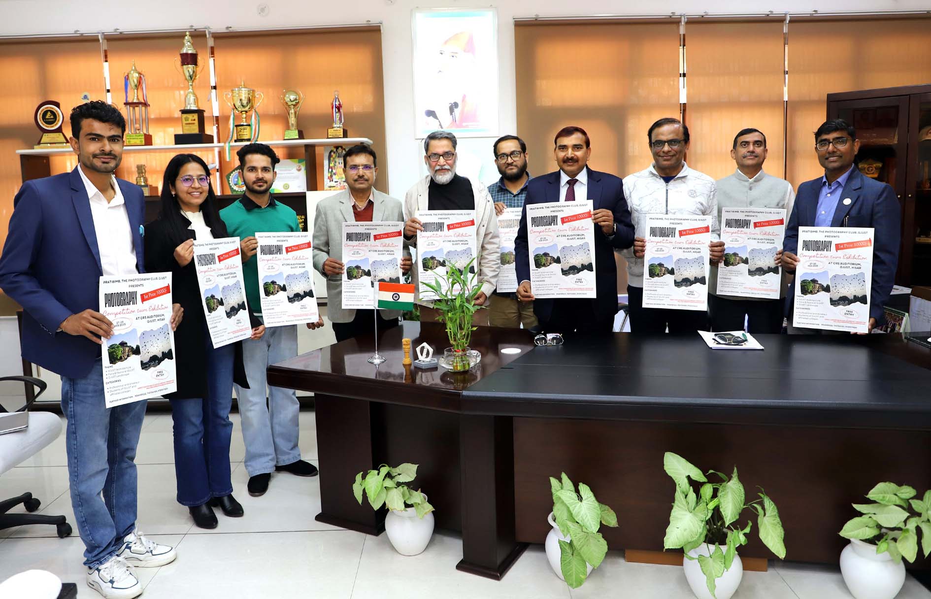 प्रतियोगिता-सह-प्रदर्शनी का ब्रोशर जारी करते कुलपति प्रो. नरसी राम बिश्नोई। प्रतियोगिता-सह-प्रदर्शनी का ब्रोशर जारी करते कुलपति प्रो. नरसी राम बिश्नोई।