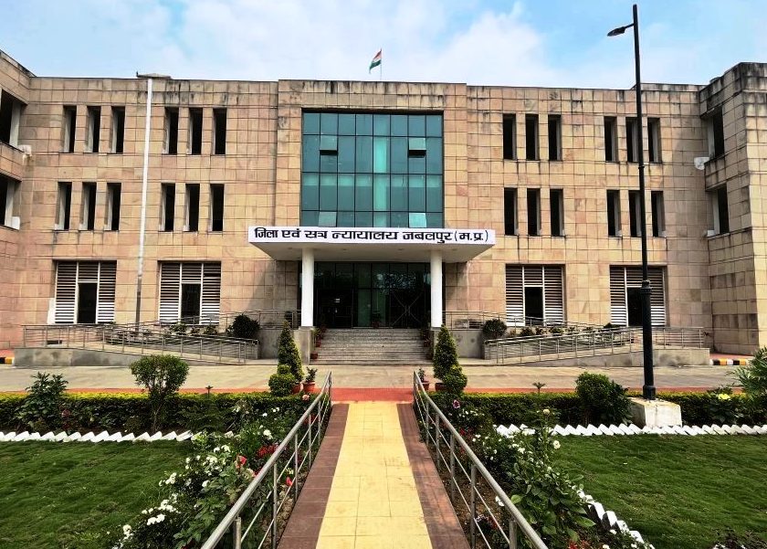 फर्जी वसीयत तैयार कर करोड़ों की जमीन हड़पने वाले पटवारी की पुलिस रिमांड खत्म फर्जी वसीयत तैयार कर करोड़ों की जमीन हड़पने वाले पटवारी की पुलिस रिमांड खत्म