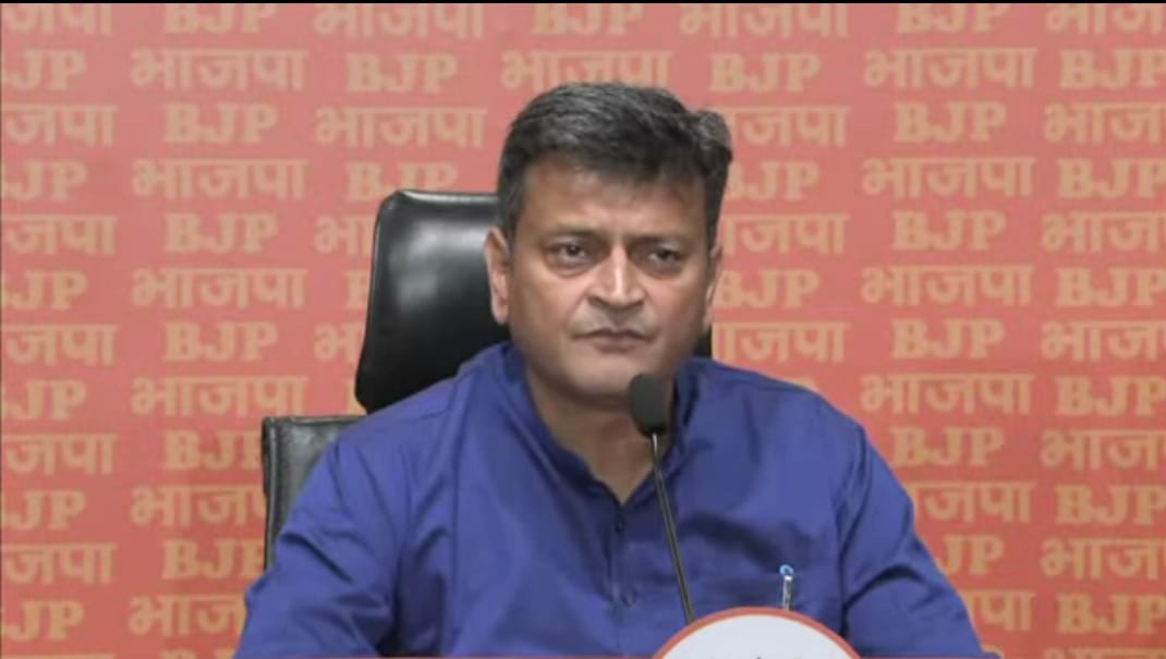 भाजपा प्रवक्ता अजय आलोक प्रेसवार्ता को संबोधित करते हुए भाजपा प्रवक्ता अजय आलोक प्रेसवार्ता को संबोधित करते हुए