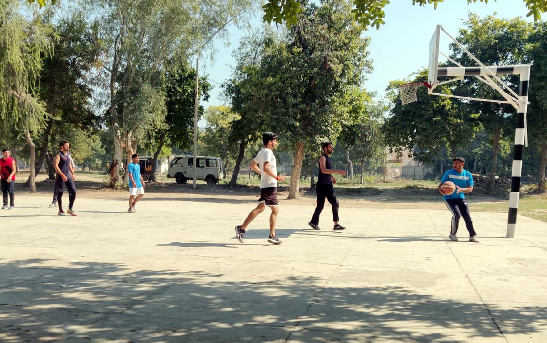 दयानंद कॉलेज में साप्ताहिक खेल दिवस के शुभारंभ अवसर पर उपस्थित खिलाड़ी व अतिथि। दयानंद कॉलेज में साप्ताहिक खेल दिवस के शुभारंभ अवसर पर उपस्थित खिलाड़ी व अतिथि।
