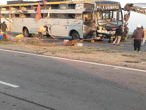 स्लीपर बस स्लीपर बस