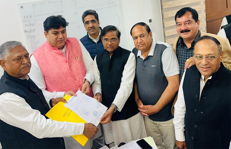 15 Snp-5 सोनीपत: कांग्रेस ने किया प्रत्याशी के नाम की घोषणा सोनीपत नगर निगम के मेयर उपचुनाव के लिए कांग्रेस ने कमल दीवान को अपना प्रत्याशी घोषित करते हुए प्रदेश अध्यक्ष उदय भान। 15 Snp-5 सोनीपत: कांग्रेस ने किया प्रत्याशी के नाम की घोषणा सोनीपत नगर निगम के मेयर उपचुनाव के लिए कांग्रेस ने कमल दीवान को अपना प्रत्याशी घोषित करते हुए प्रदेश अध्यक्ष उदय भान।