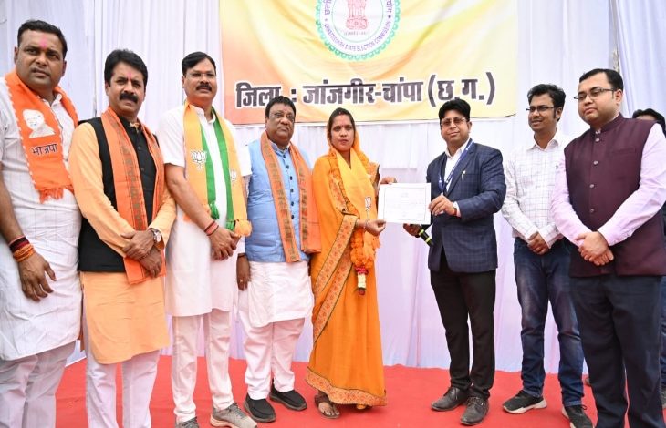 पार्षदों को निर्वाचन आयोग की ओर से प्रमाण पत्र दिया गया पार्षदों को निर्वाचन आयोग की ओर से प्रमाण पत्र दिया गया