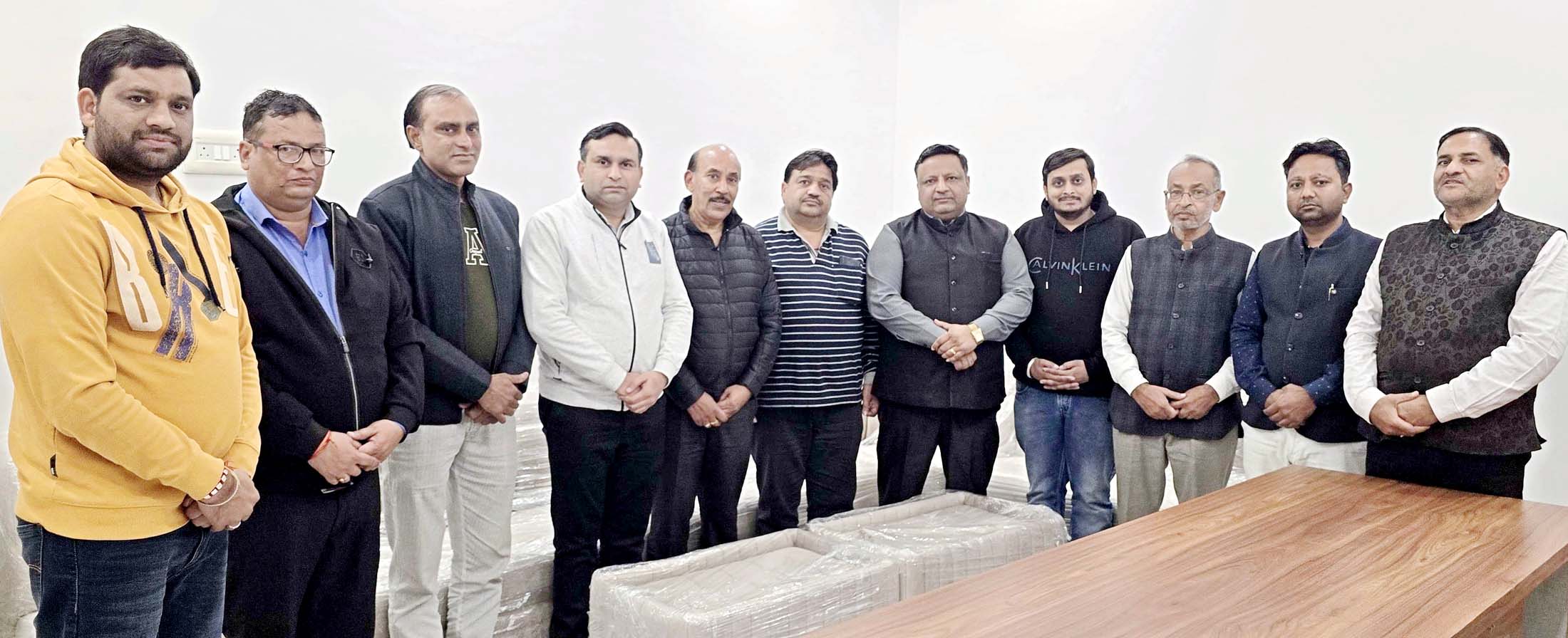 बैठक में भाग लेते हुए अग्रवाल समाज के सदस्य। बैठक में भाग लेते हुए अग्रवाल समाज के सदस्य।