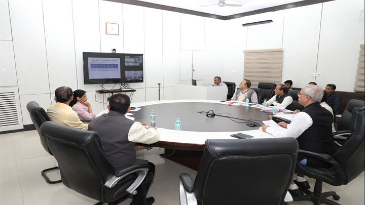 प्रमुख सचिव नरहरि ने की इंदौर संभाग में प्रधानमंत्री जल जीवन मिशन के कार्यों की समीक्षा प्रमुख सचिव नरहरि ने की इंदौर संभाग में प्रधानमंत्री जल जीवन मिशन के कार्यों की समीक्षा