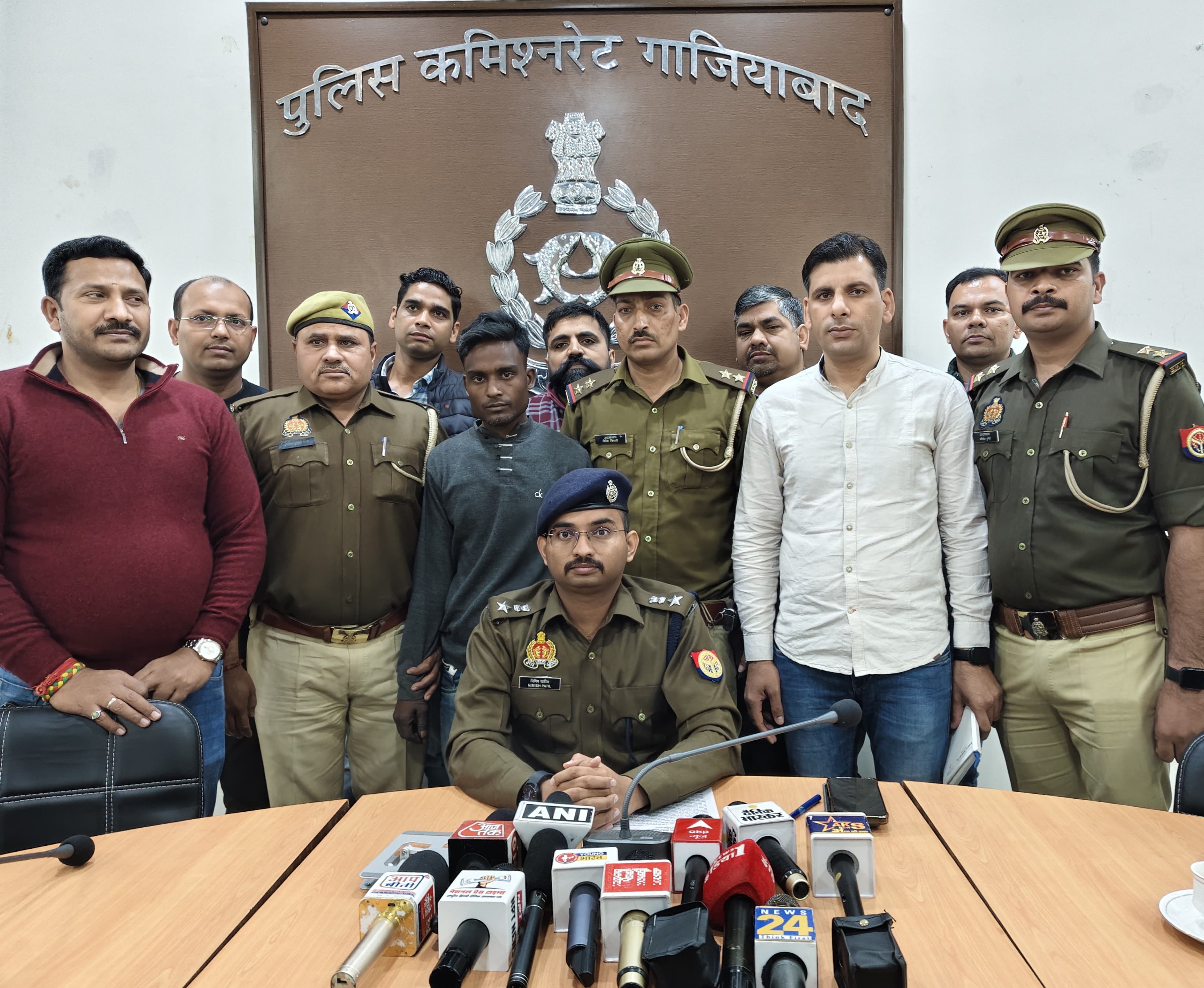 77lacs stolen incedent work out, e rickshaw driver book 77lacs stolen incedent work out, e rickshaw driver book