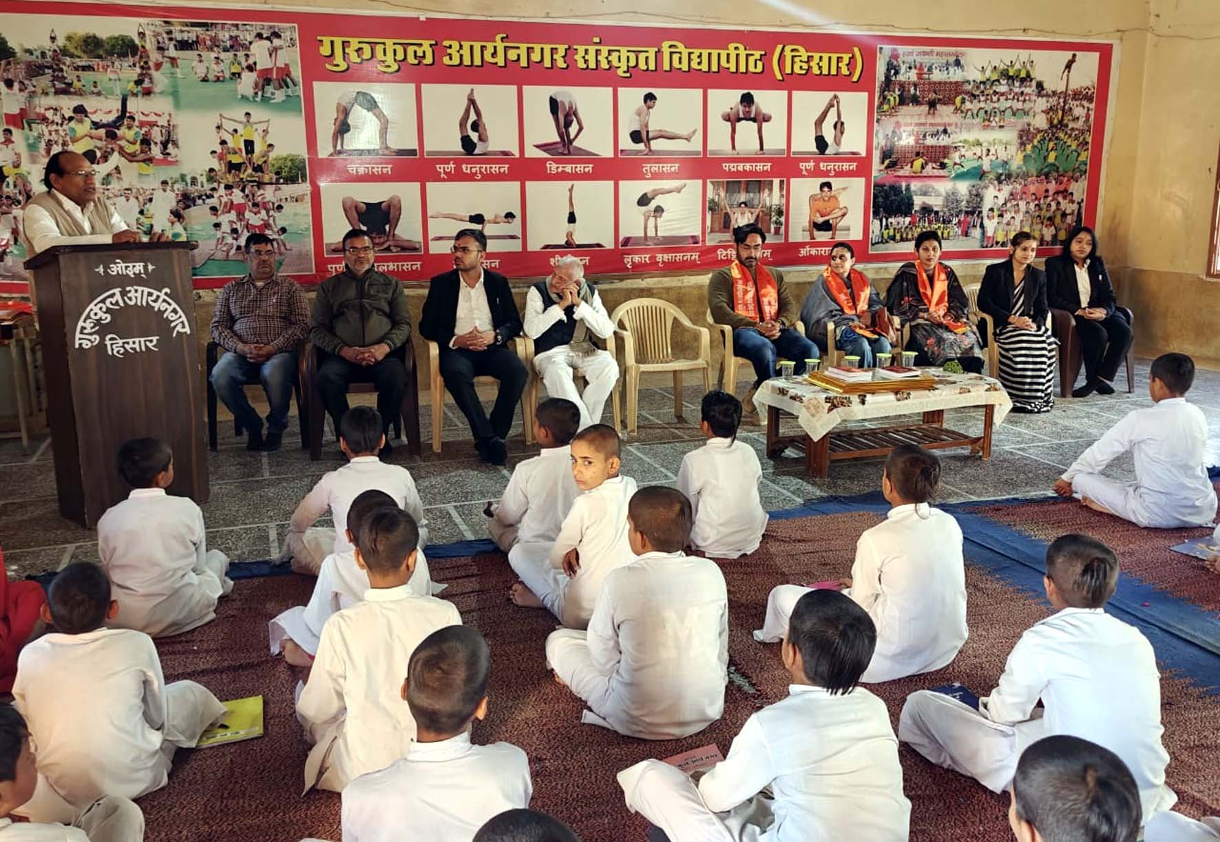 गुरुकुल आर्यनगर में जागरूकता शिविर के दौरान उपस्थित मनोचिकित्सक व पदाधिकारी। गुरुकुल आर्यनगर में जागरूकता शिविर के दौरान उपस्थित मनोचिकित्सक व पदाधिकारी।