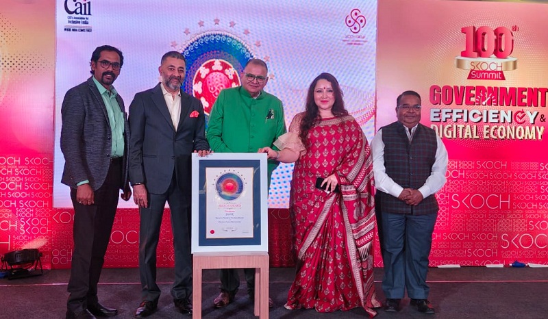 नई दिल्ली में 100वें स्कॉच समिट में अवार्ड प्राप्त करते हुए अपर प्रबंध संचालक बिदिशा मुखर्जी नई दिल्ली में 100वें स्कॉच समिट में अवार्ड प्राप्त करते हुए अपर प्रबंध संचालक बिदिशा मुखर्जी