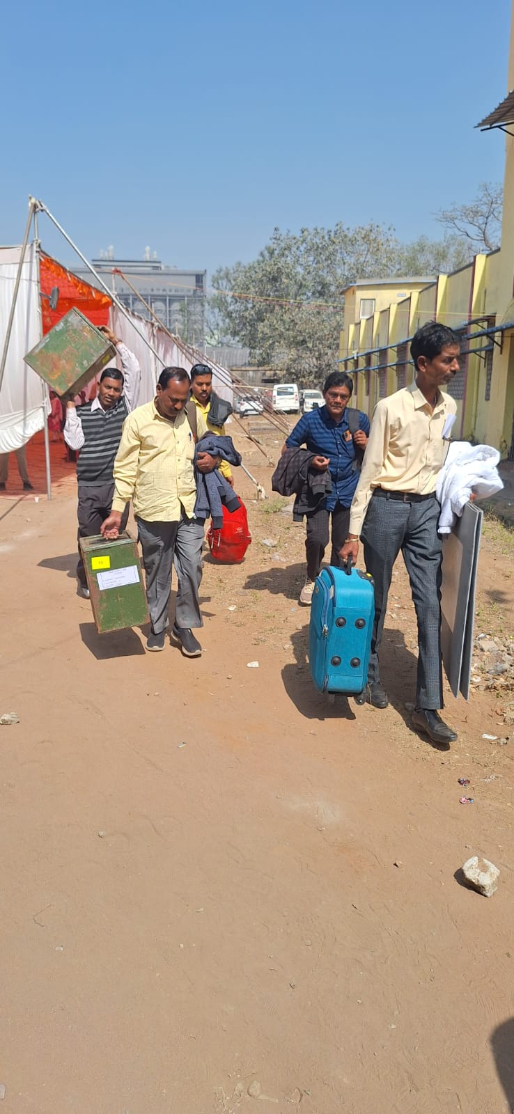 कोरबा और करतला में पंच, सरपंच सहित अन्य पदों के लिये मतदान कराने दल रवाना, कलेक्टर-एसपी ने किया निरीक्षण, मतदान दलों का बढ़ाया उत्साह कोरबा और करतला में पंच, सरपंच सहित अन्य पदों के लिये मतदान कराने दल रवाना, कलेक्टर-एसपी ने किया निरीक्षण, मतदान दलों का बढ़ाया उत्साह