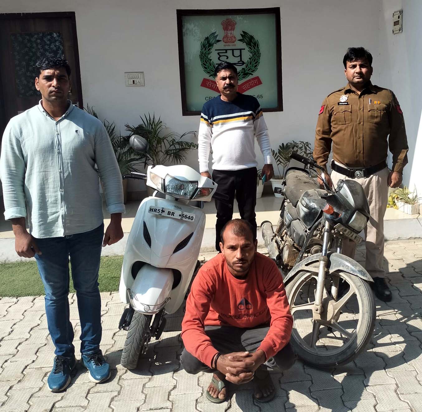 देसी कट्टे सहित पकड़ा गया आरोपी देसी कट्टे सहित पकड़ा गया आरोपी