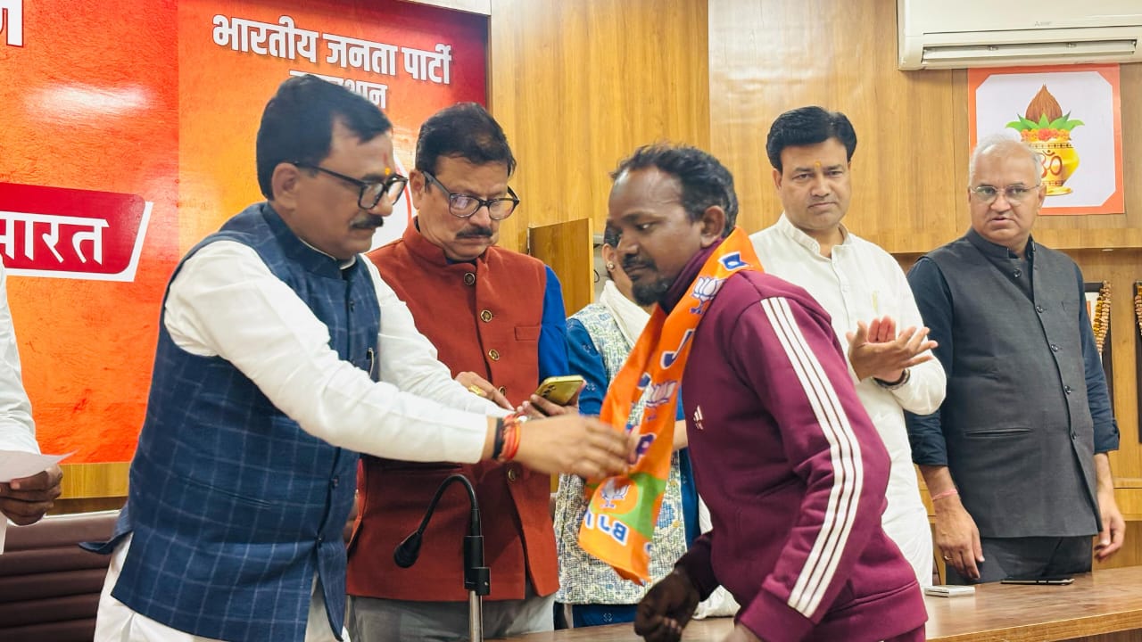 हमीद खान मेवाती के नेतृत्व में अल्पसंख्यक समाज के 51 लोगों ने ली सदस्यता हमीद खान मेवाती के नेतृत्व में अल्पसंख्यक समाज के 51 लोगों ने ली सदस्यता
