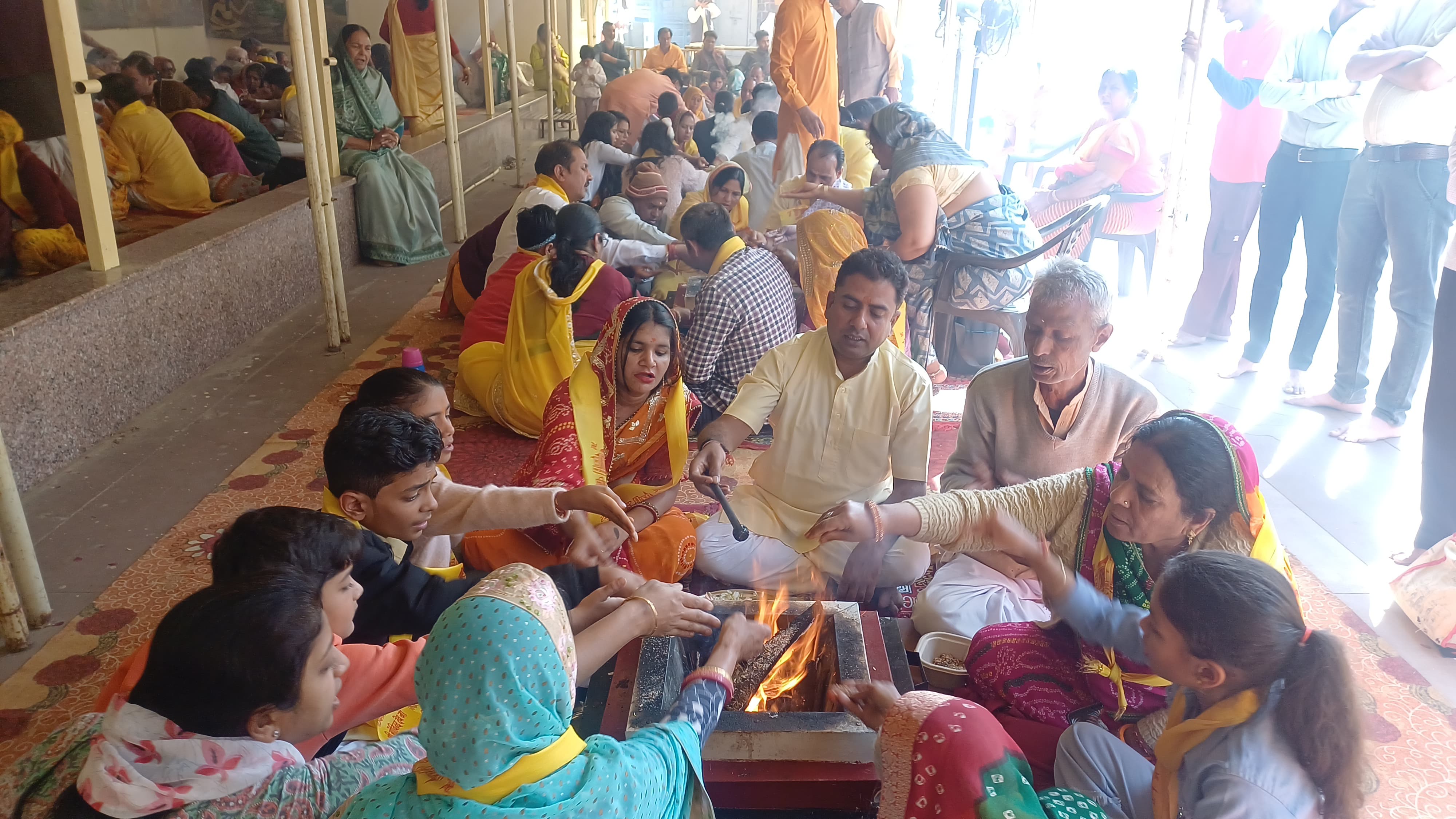 गोविन्द देवजी मंदिर में नौ कुंडीय गायत्री महायज्ञ गोविन्द देवजी मंदिर में नौ कुंडीय गायत्री महायज्ञ
