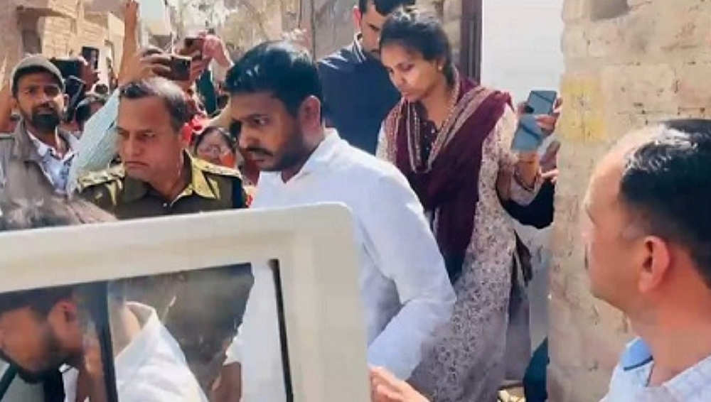 जबरन धर्म परिवर्तन करवाने का मामला : तमिलनाडु, पुडुचेरी, गोवा से आये धर्मप्रचारकाें पुलिस ने किया दस्तयाब जबरन धर्म परिवर्तन करवाने का मामला : तमिलनाडु, पुडुचेरी, गोवा से आये धर्मप्रचारकाें पुलिस ने किया दस्तयाब