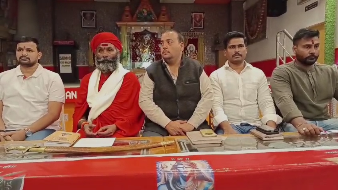 21 जातियों के 30 युवाओं ने ली सशस्त्र संन्यास की दीक्षा 21 जातियों के 30 युवाओं ने ली सशस्त्र संन्यास की दीक्षा