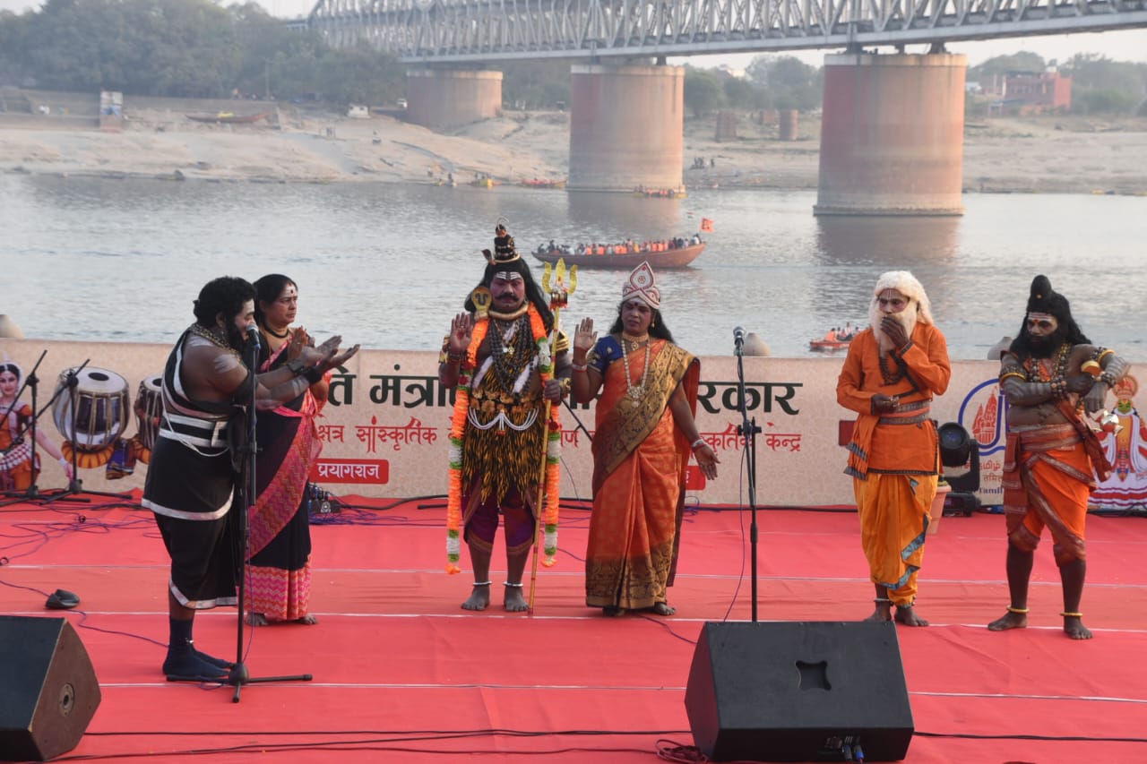 नमोघाट पर सांस्कृतिक कार्यक्रम नमोघाट पर सांस्कृतिक कार्यक्रम