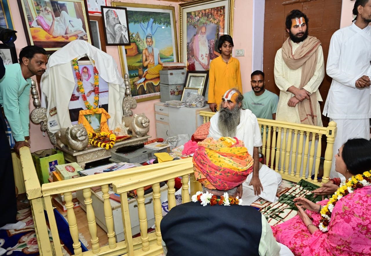 खोजी पीठ त्रिवेणी धाम में दशरन करती उप मुख्यमंत्री खोजी पीठ त्रिवेणी धाम में दशरन करती उप मुख्यमंत्री