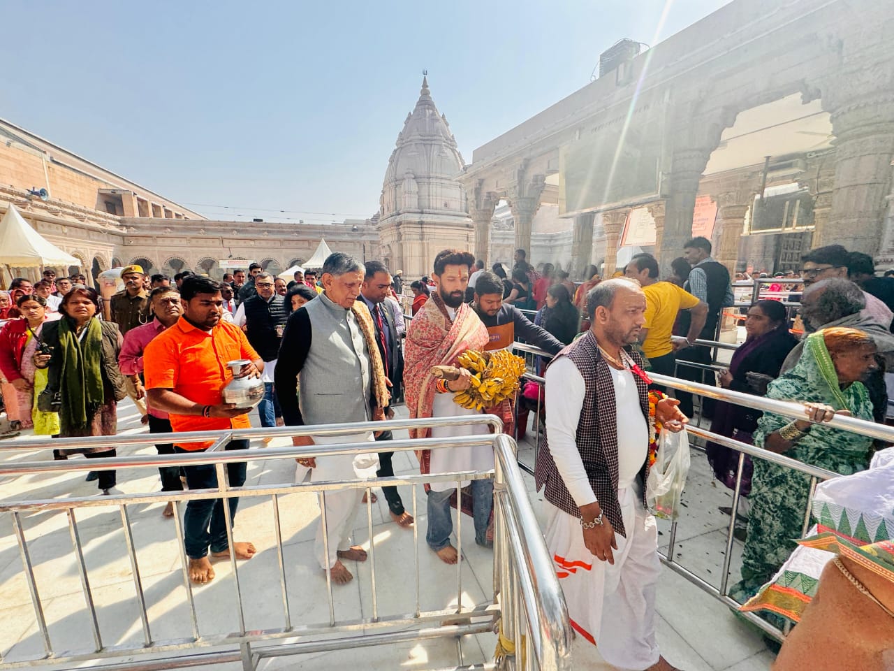 केन्द्रीय मंत्री चिराग पासवान श्री काशी विश्वनाथ मंदिर में