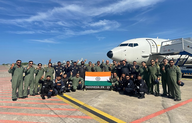 अंतरराष्ट्रीय फ्लीट रिव्यू में हिस्सा लेने इंडोनेशिया पहुंचे भारतीय नौसेना के प्लेटफॉर्म अंतरराष्ट्रीय फ्लीट रिव्यू में हिस्सा लेने इंडोनेशिया पहुंचे भारतीय नौसेना के प्लेटफॉर्म