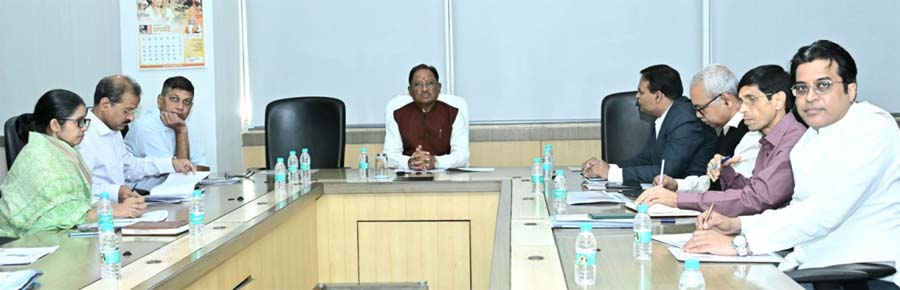 मुख्यमंत्री साय ने मंत्रालय महानदी भवन में पशुपालन विभाग के कार्यों की समीक्षा बैठक करते हुए मुख्यमंत्री साय ने मंत्रालय महानदी भवन में पशुपालन विभाग के कार्यों की समीक्षा बैठक करते हुए