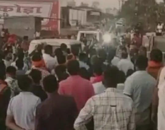 धर्मांतरण के मुद्दे पर अमलेश्वर में हुआ जमकर हंगामा धर्मांतरण के मुद्दे पर अमलेश्वर में हुआ जमकर हंगामा