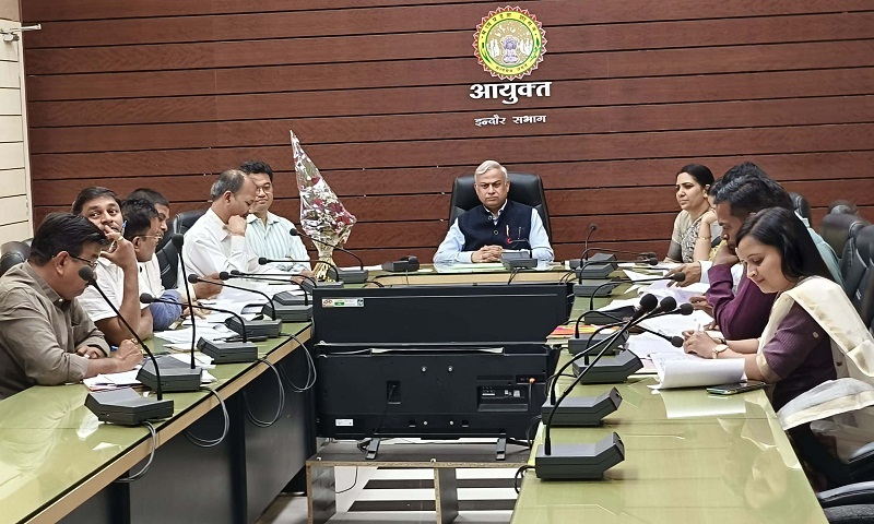 खनिज अधिकारियों की समीक्षा बैठक खनिज अधिकारियों की समीक्षा बैठक