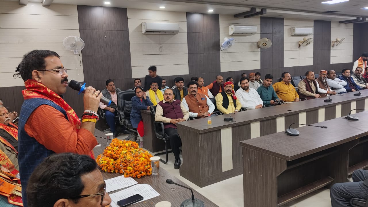 कार्यक्रम में मौजूद लोग कार्यक्रम में मौजूद लोग