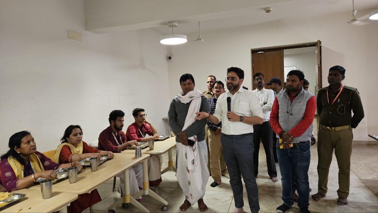 तमिल मेहमान बाबा के अन्नक्षेत्र में तमिल मेहमान बाबा के अन्नक्षेत्र में