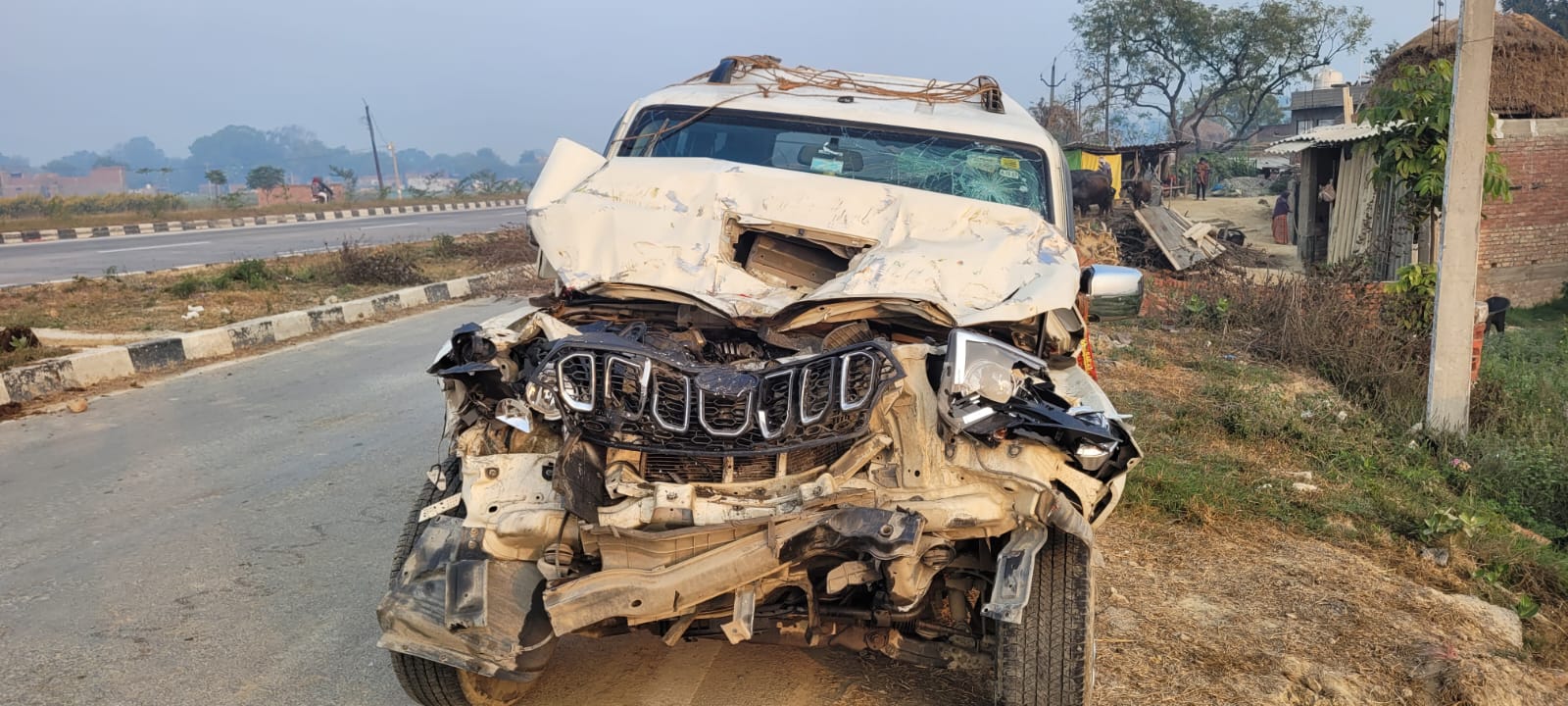 श्रद्धालुओं से भरी स्कार्पियो ट्रक से टकराई चार लोग घायल दुर्घटनाग्रस्त गाड़ी श्रद्धालुओं से भरी स्कार्पियो ट्रक से टकराई चार लोग घायल दुर्घटनाग्रस्त गाड़ी
