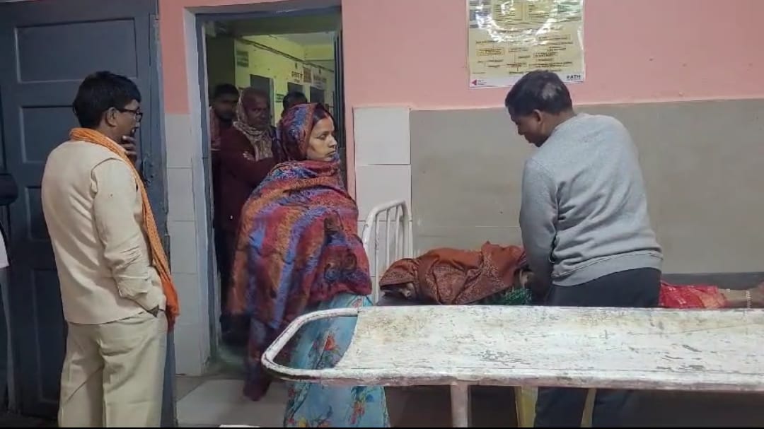 श्रद्धालुओं से भरी स्कार्पियो ट्रक से टकराई चार लोग घायल अस्पताल में इलाज करवाते हुए श्रद्धालुओं से भरी स्कार्पियो ट्रक से टकराई चार लोग घायल अस्पताल में इलाज करवाते हुए