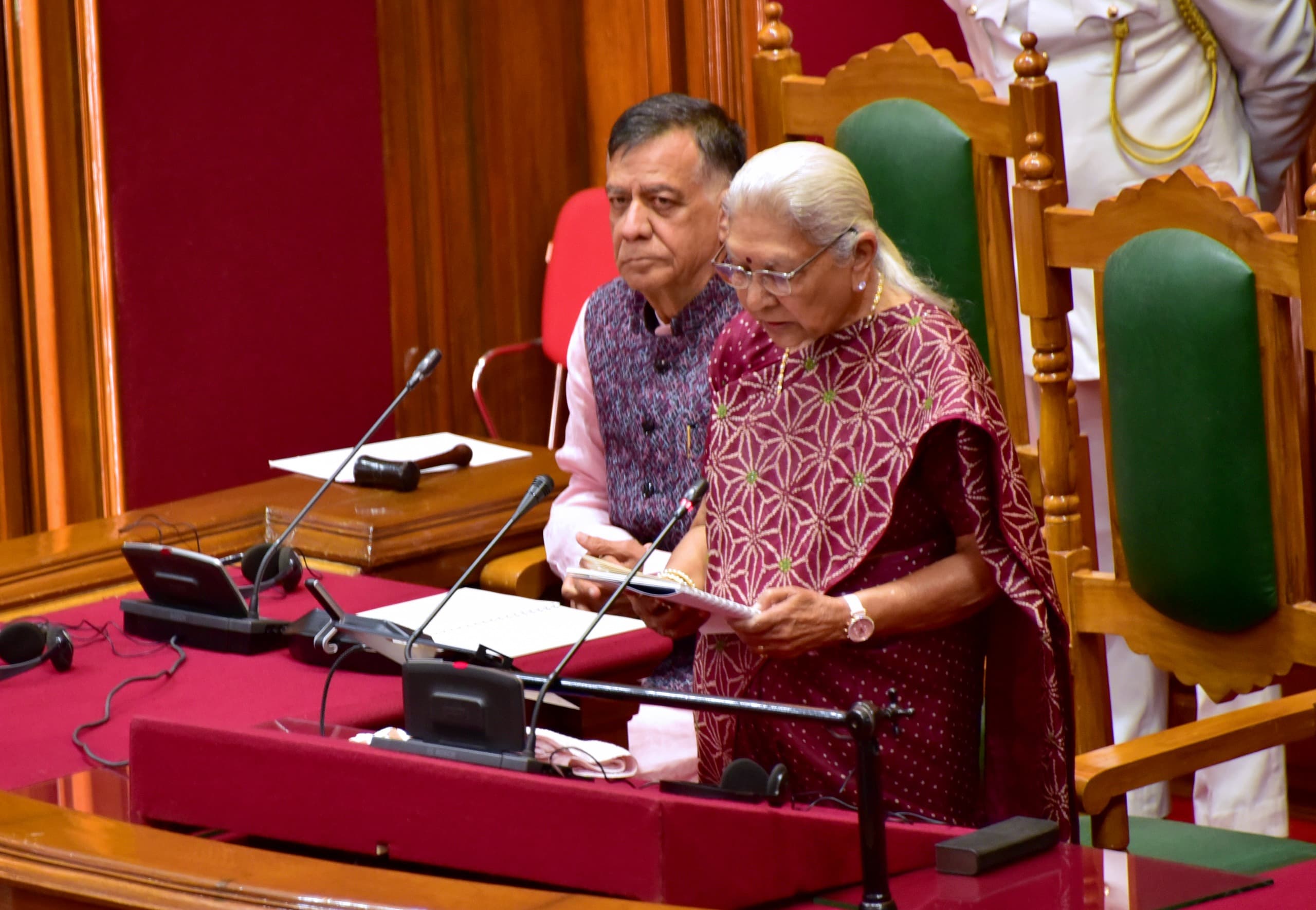 विधान सभा मे राज्यपाल विधान सभा मे राज्यपाल